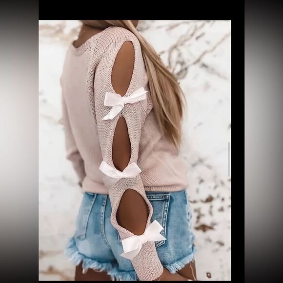 Beautiful lightweight pink sweater bow decor.Have open sleeve concept. - Picture 1 of 7